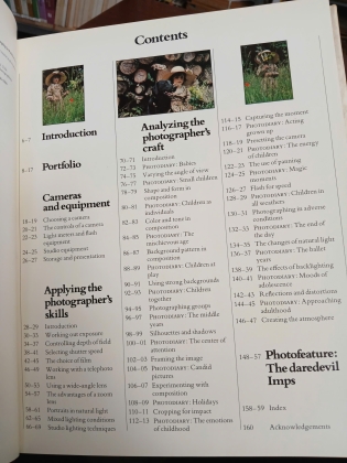 JOHN HEDGECOE’S COMPLETE COURSE IN PHOTOGRAPHING CHILDREN (BÌA CỨNG)