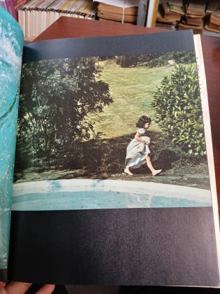 JOHN HEDGECOE’S COMPLETE COURSE IN PHOTOGRAPHING CHILDREN (BÌA CỨNG)