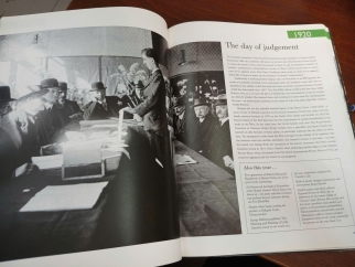 A CENTURY IN PHOTOGRAPHS GARDENING 1900 - 2000 (BÌA CỨNG) - MARK GRIFFITHS 