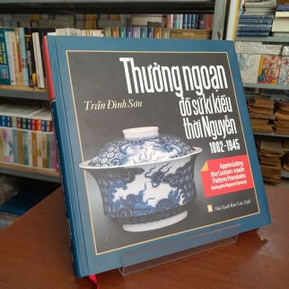 THƯỞNG NGOẠN ĐỒ SỨ KÍ KIỂU THỜI NGUYỄN 1802 - 1945 - TRẦN ĐÌNH SƠN