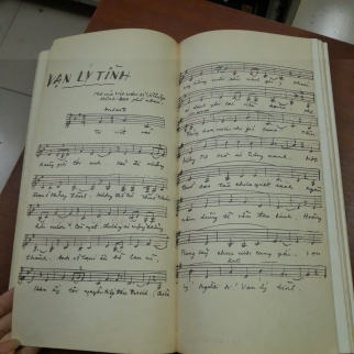 THI PHẨM VẠN LÝ TÌNH 