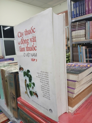CÂY THUỐC VÀ ĐỘNG VẬT LÀM THUỐC Ở VIỆT NAM TẬP 1 (BÌA CỨNG)