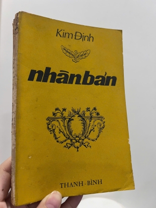 NHÂN BẢN - KIM ĐỊNH