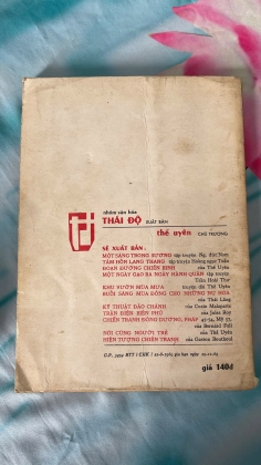 NGHĨ TRONG MỘT XÃ HỘI TAN RÃ - THẾ UYÊN 
