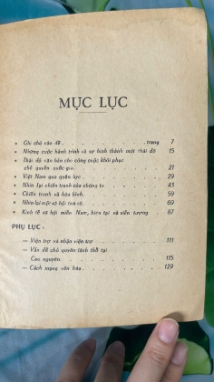 NGHĨ TRONG MỘT XÃ HỘI TAN RÃ - THẾ UYÊN 