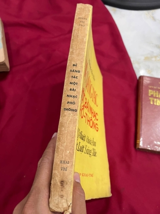 ĐỂ SÁNG TÁC MỘT BÀI NHẠC PHỔ THÔNG - HOÀNG THI THƠ