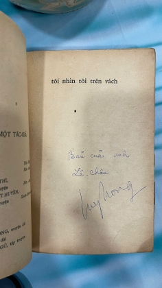 TÔI NHÌN TÔI TRÊN VÁCH - TUÝ HỒNG (CÓ CHỮ KÝ TÁC GIẢ)