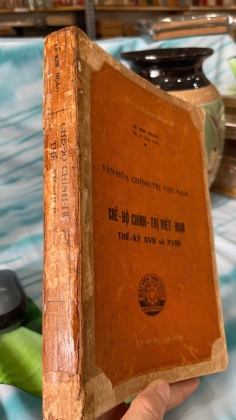 CHẾ ĐỘ CHÍNH TRỊ VIỆT NAM THẾ KỶ XVII VÀ XVIII - LÊ KIM NGÂN