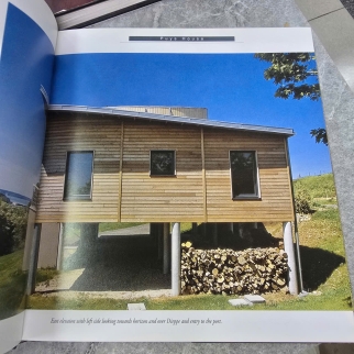 SUSTAINABLE FRENCH TIMBER HOUSES L'AFFAIRE DE WOOD (BÌA CỨNG) - JOEL CARIOU