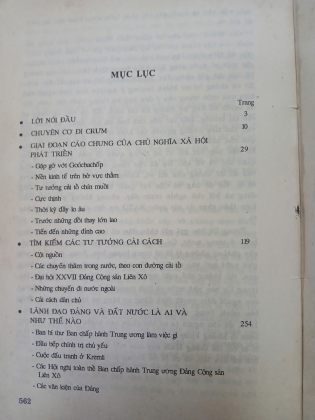 SỰ SỤP ĐỔ CỦA THẦN TƯỢNG NHỮNG NÉT CHẤM PHÁ CHÂN DUNG M.X. GOÓCBACHỐP - V.I. BÔN DIN