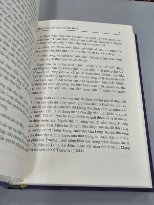 NHỮNG NGƯỜI BẠN CỐ ĐÔ HUẾ ( BÌA CỨNG)