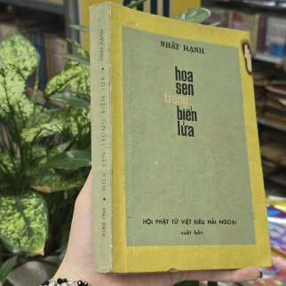 HOA SEN TRONG BIỂN LỬA - NHẤT HẠNH 